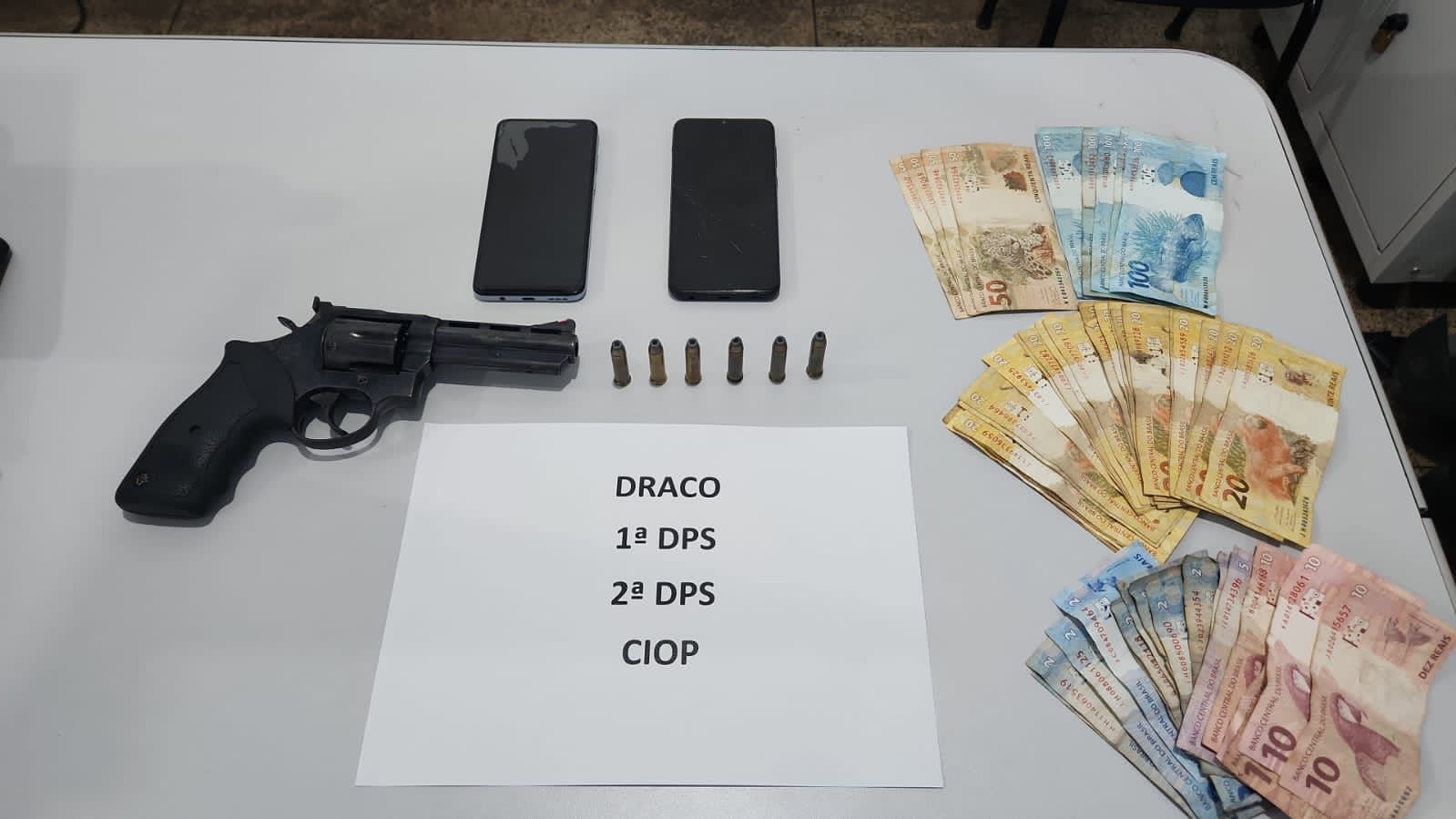 EM SANTANA, POLÍCIA CIVIL PRENDE INTEGRANTE DE GRUPO CRIMINOSO EM FLAGRANTE POR POSSE IRREGULAR DE ARMA DE FOGO DE USO RESTRITO